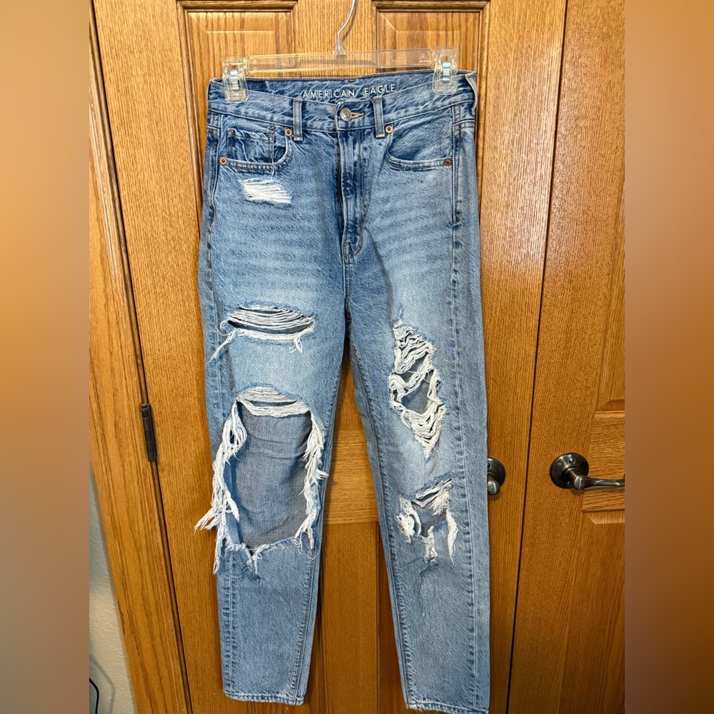 American Eagle Outfitters Light Blue Distressed Boyfriend Jeans